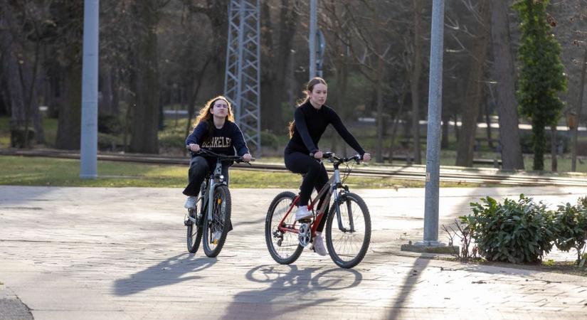 Mit csinálsz, február? Nem véletlen a sok zivatar, jó nagy csavart hoz a debreceni időjárás!