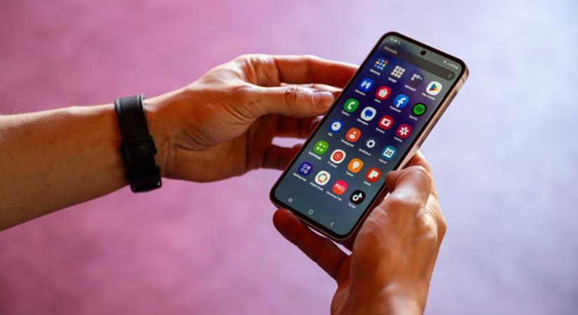 Ebből az okostelefonból vették a legtöbbet Európában 2025-ben