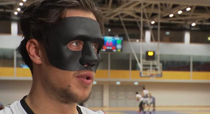 T. Danny elárulta, lekerül-e arcáról a fekete maszk