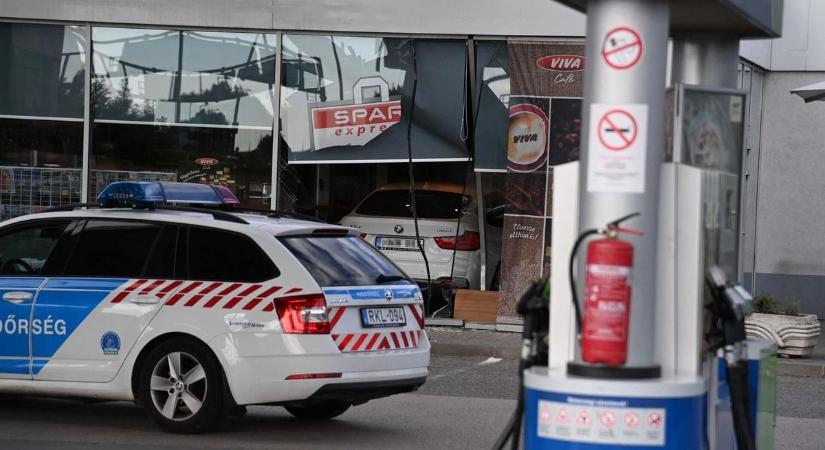 Ezért szállta meg a rendőrség a városi benzinkutat - részletek