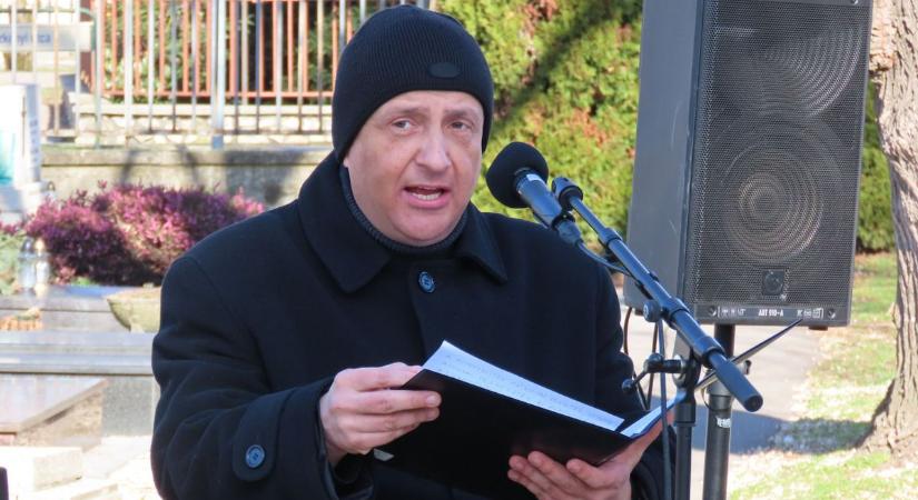 A kommunista diktatúrák áldozataira emlékeztek Kapuváron a hat mártír sírjánál - fotók