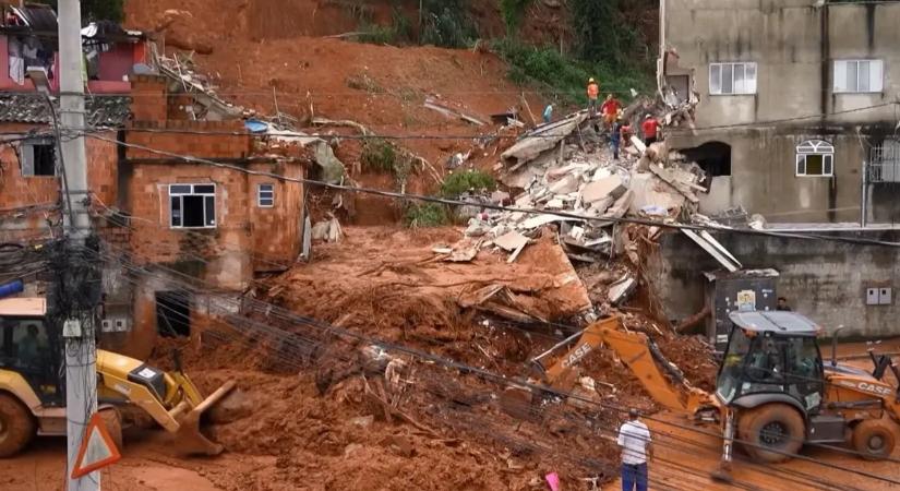 Katasztrófaállapotot hirdettek: több mint 20 ember vesztette életét földcsuszamlásban