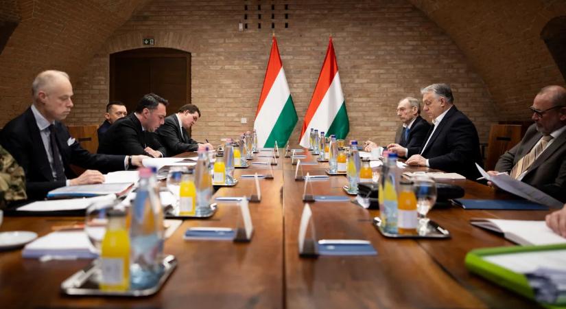 Orbán Viktor: Katonákat vezényelnek a kulcsfontosságú energetikai létesítményekhez