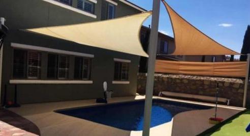 A napvitorla mint betekintésgátló: megéri kipróbálni?