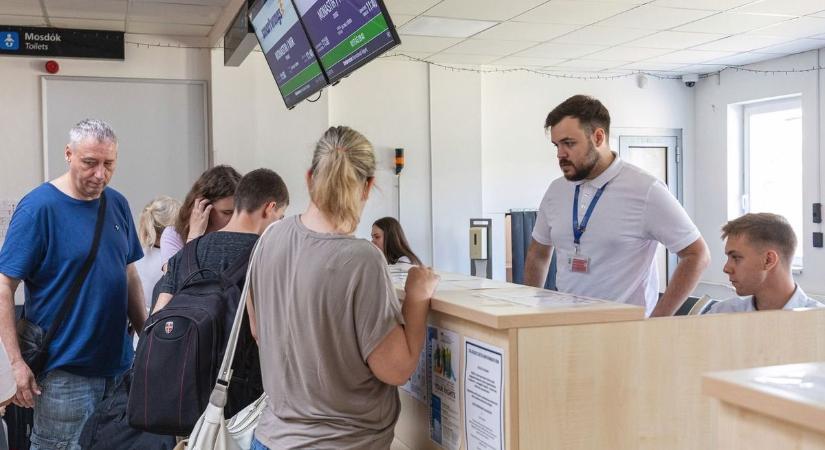 Sokk az utazóknak! Bekeményít az Egyesült Királyság: csak az a Szabolcs vármegyei léphet be, aki fizet