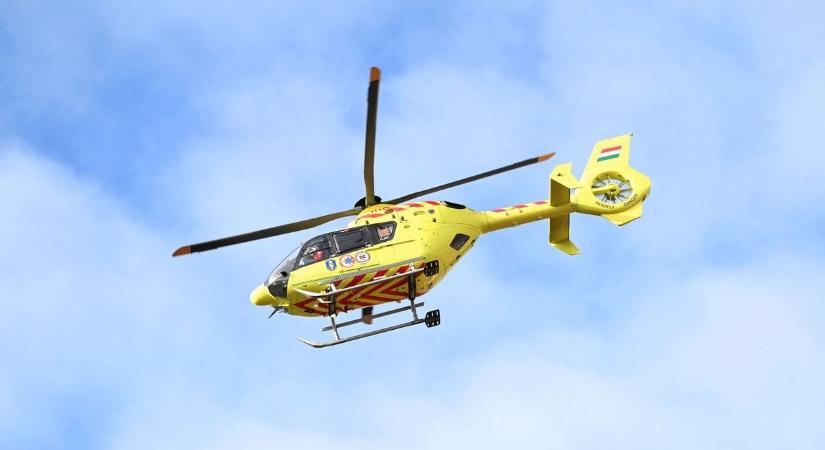 Furgon és személyautó karambolozott, mentőhelikopter szállt le a dunántúli főúton