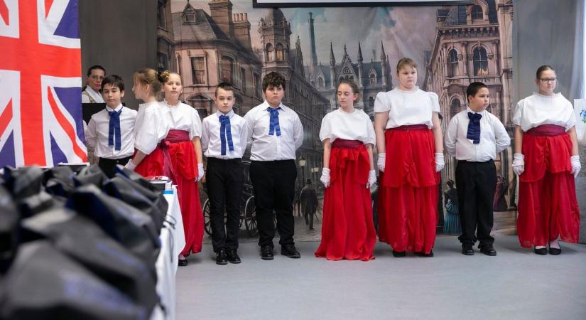 A viktoriánus korszak elevenedett meg a lajosmizsei iskolában – fotók