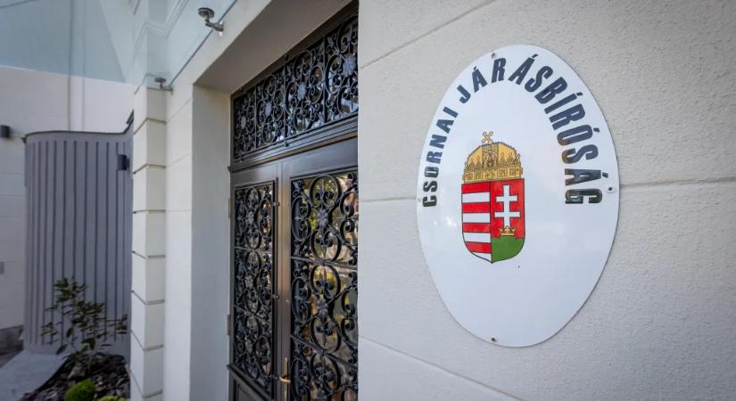 Felfüggesztett börtönre ítélték a tanárt, aki egy egyházi iskolában éveken át a lányok nyakát és lábát simogatta