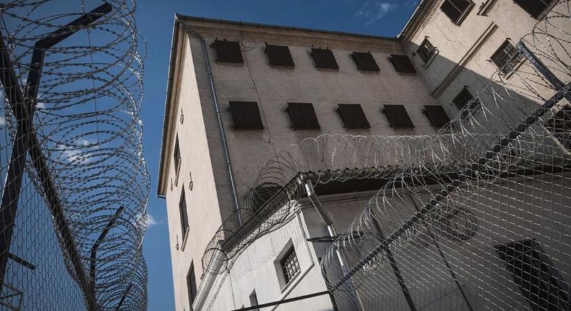 Mocskos biznisz zajlott egy büntetés-végrehajtási intézetben - még az őrmester is rács mögé kerül!