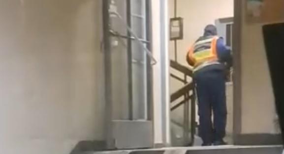 “Megbánó magatartást tanúsított” a tiszásokat kalapáccsal fenyegető debreceni férfi, enyhe büntetést kapott