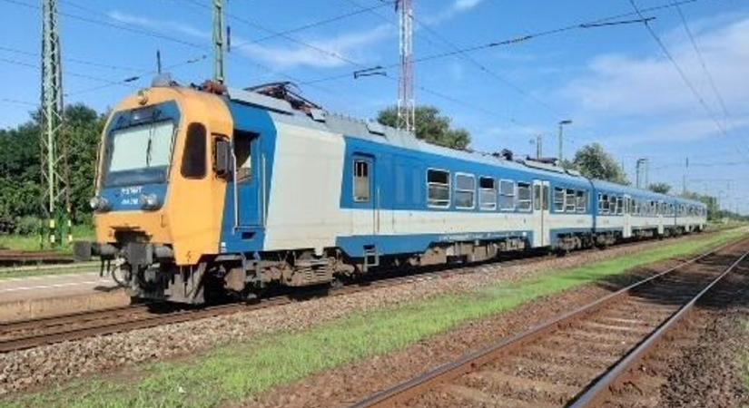 Hentesbárddal fenyegetőzve rabolt a Nyíregyházára tartó vonaton egy férfi