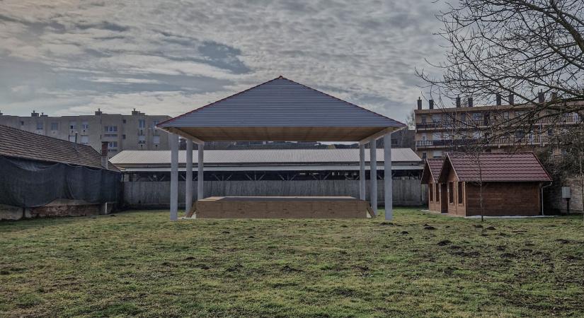 Saját munkájukkal ajándékozzák meg a várost az építők