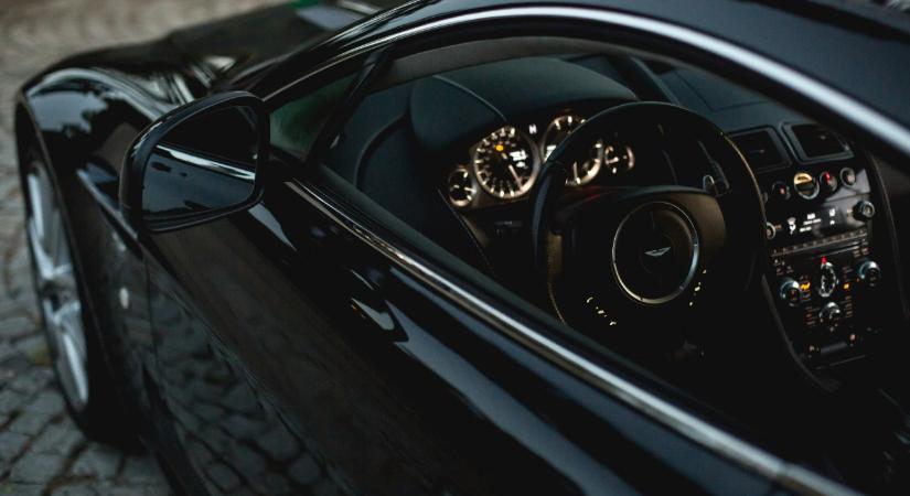 Drasztikus lépés a legendás sportautó-gyártónál