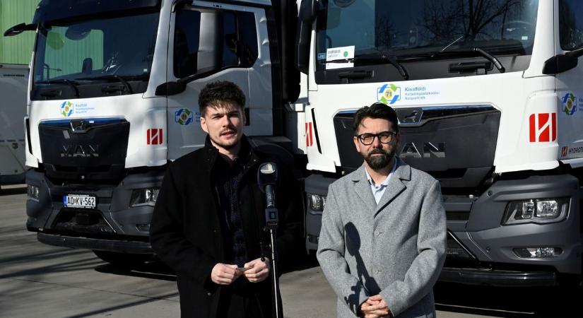 A hulladékot négy új jármű szállítja 71 településről – veszélyben a jánossomorjai lerakó? - fotók, videó