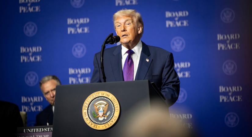 Trump évi ezer dollár-nyugdíj előtakarékossági hozzájárulást adna a dolgozóknak