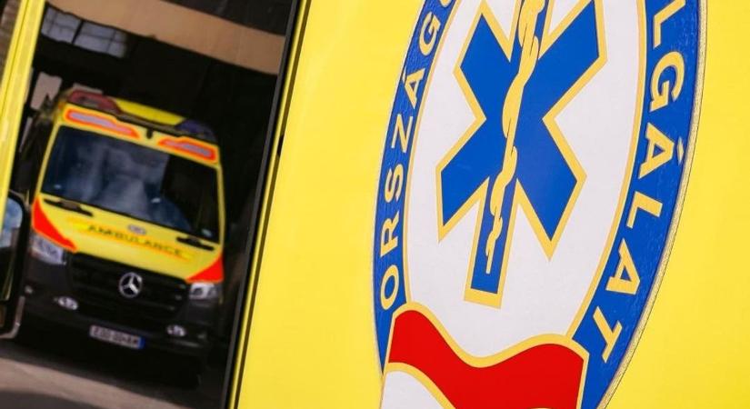 Perceken múlt minden: a mentők vezették le a szülést, az út szélén jött a világra Krisztián