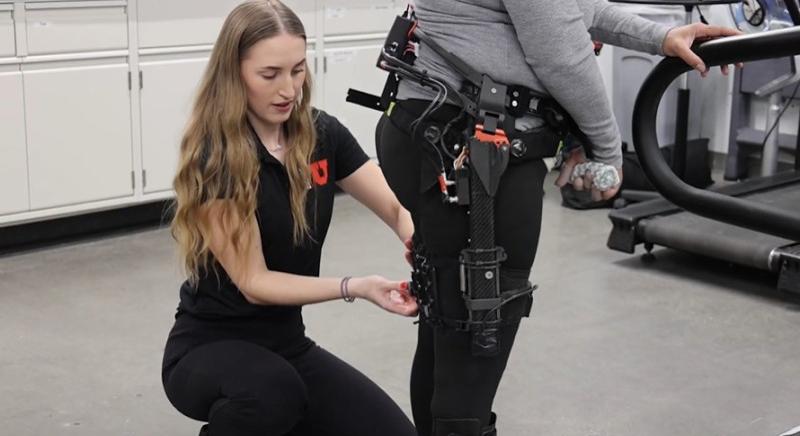 Új exoszkeleton segíti a járást stroke után: a felcsatolható gép a mozgás energiaigényét csökkenti