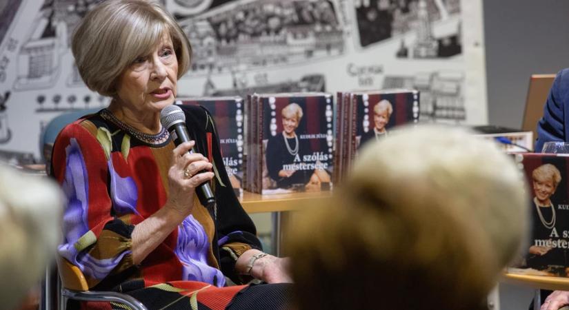 Az ikonikus tv-s legújabb kötetét mutatta be