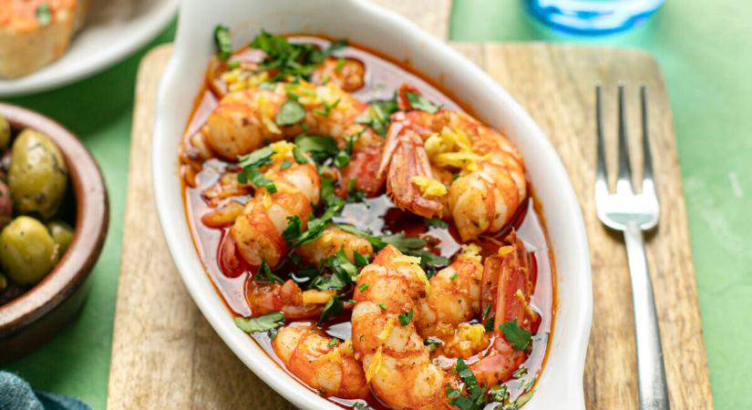 Fokhagymás olajban sült garnéla citrommal, katalán kenyérrel