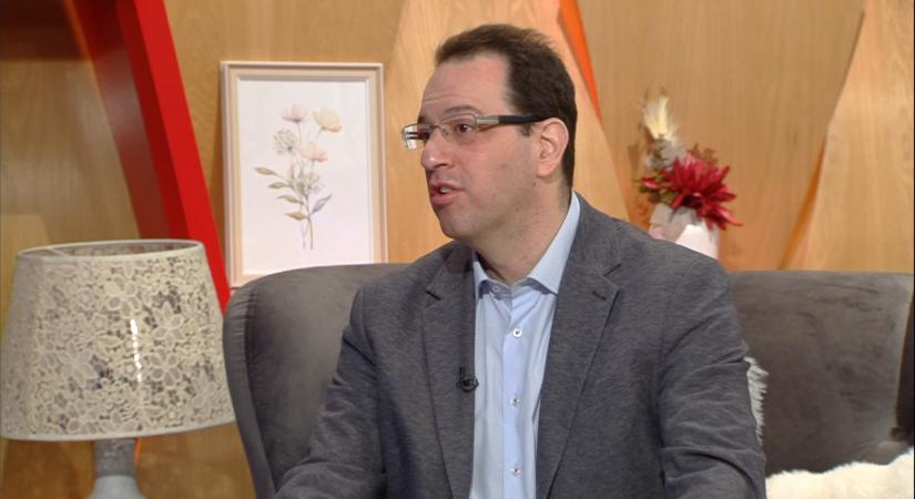 „Kevés ennél hazugabb szabályozás van” – a választási kampányokról kérdeztük a szakértőt