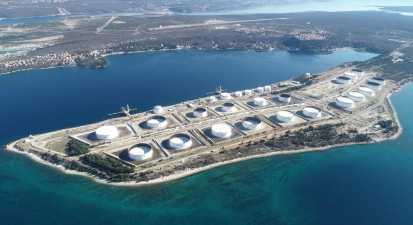 Janaf: Már rakodják a kikötőben a nem orosz olajat a Mol számára