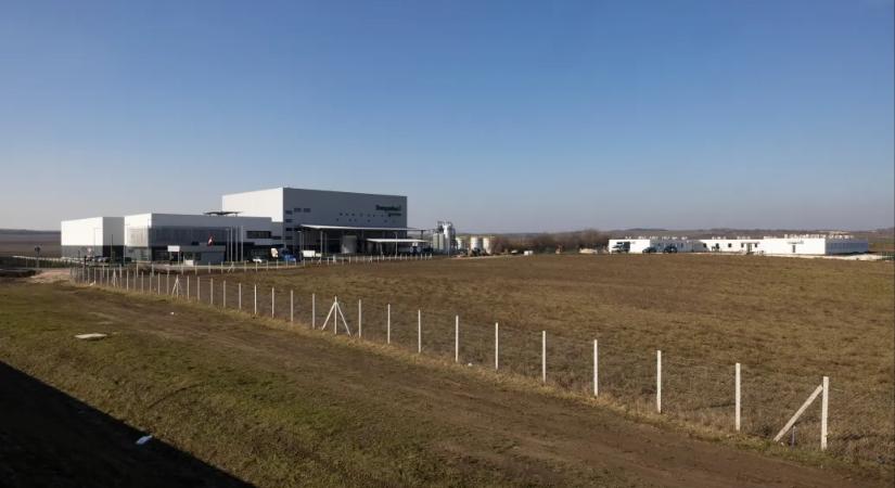 24.hu: Már 2024-ben tudott róla a hatóság, hogy a sóskúti oldószer-üzemnél extrém sok NMP került a talajvízbe