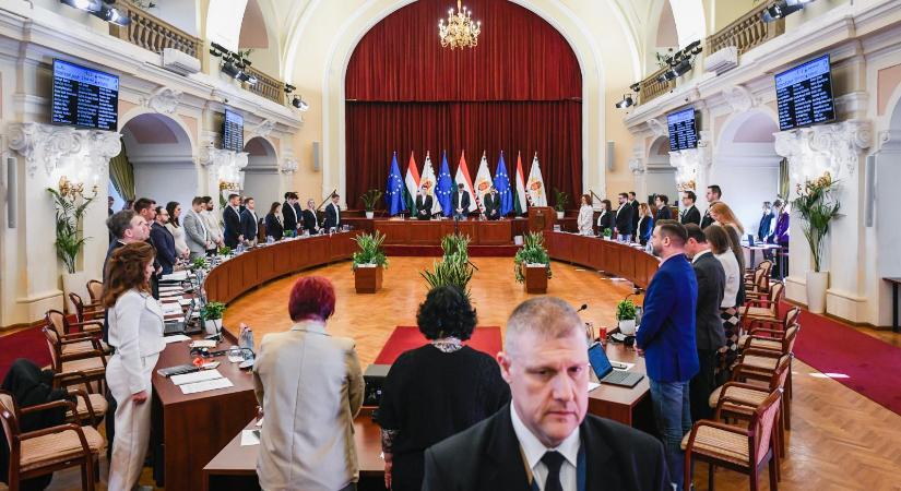 Itt a második felvonás, lövöldözős játék, felszámolt belső ellenőrzés és ingyen sör is volt a Fővárosi Közgyűlés ülésén