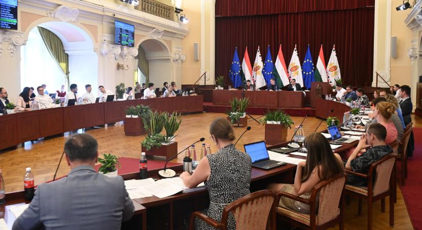 Ballagási tarisznyát kapott a Fidesz fővárosi frakcióvezetője