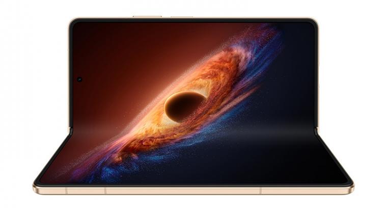 A HONOR Magic V6 brutális strapabírósággal támad, zipline-on is demonstrálták a hajlítható mobil erejét