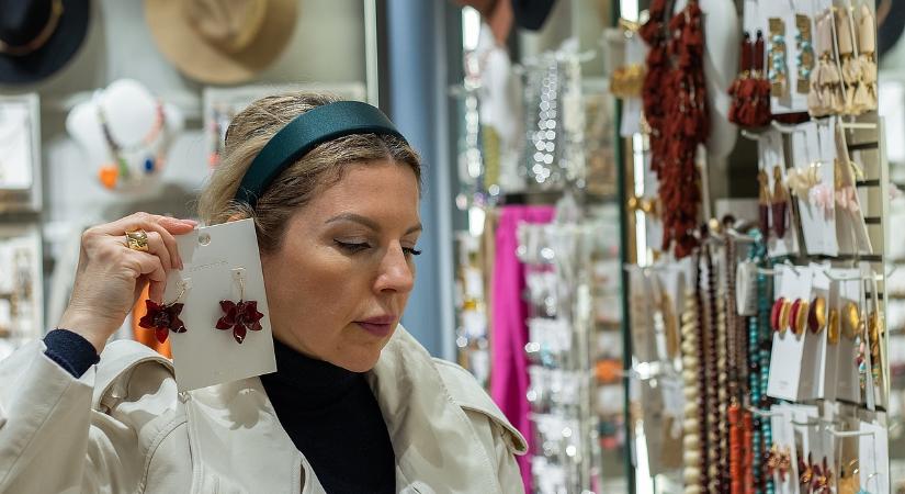 Súlyos gyanú: bőrön keresztül mérgezhetnek ezek az olcsó ékszerek