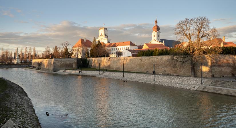 Víz alatt az Aranypart