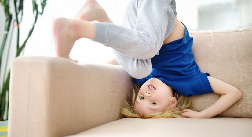 Miért „pörög be” a gyerek este, amikor végre aludni kéne? A nap végi idegrendszeri levezetés egyszerű magyarázata