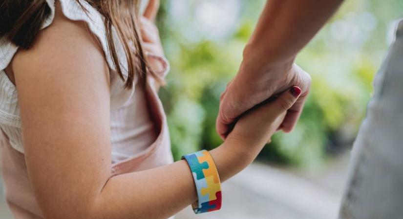 Nincs kevesebb autista lány, mégis ritkábban kapnak diagnózist, mint a fiúk – Ez az oka