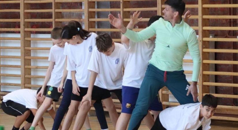 Megküzdöttek a bajnokkal a tiszakécskei általános iskolások – fotók