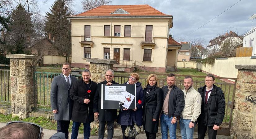 Vörös szegfűvel és lufikkal búcsúztatta az MSZP-t Kósa Lajos Debrecenben – videóval