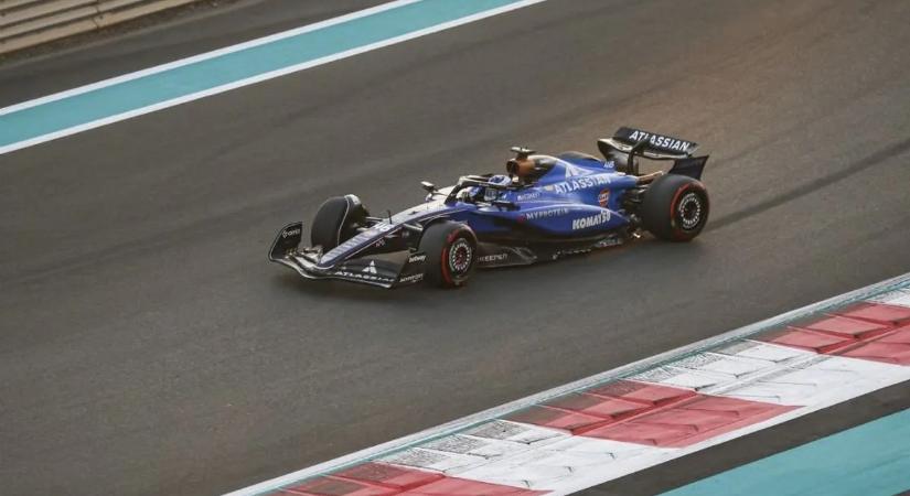 Kirepült a pályáról, horrorbalesetet szenvedett az F1-es csapat pilótája – videó