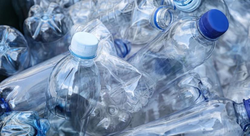 0% károsanyag-kibocsátás: napfénnyel bontja le a műanyaghulladékot egy új rendszer