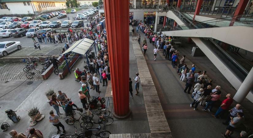 Csalásra gyanakodnak a józsaiak, egy arany fülbevalós nőnek adhatja le a zsákmányt a kéregető