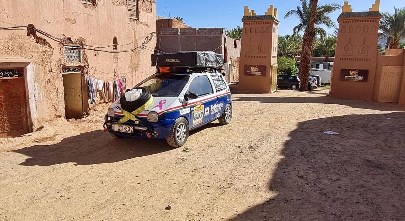 Kisautó, hatalmas kihívás: a tatabányai Twingo már Afrikában jár