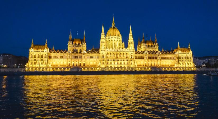 Jön az árhullám, 3 métert emelkedik a Duna