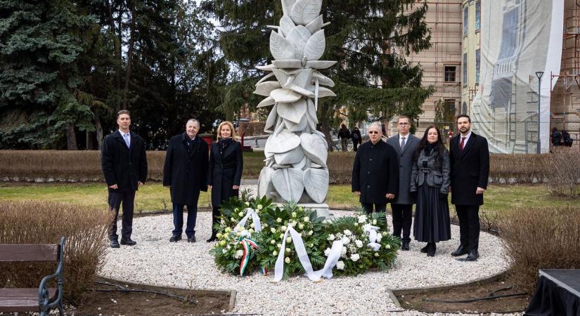 „Ára van annak, ha nagyhatalmak ütközőzónájává válunk” – Kemény figyelmeztetés hangzott el Debrecenben