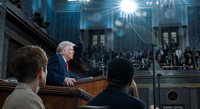 Nagyon furcsa dolog történt az iPhone-okkal Donald Trump évértékelő beszéde közben