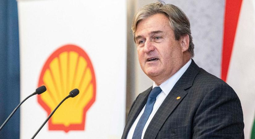 Feszült jelenetek Komlón: kihátrált a kérdések elől Kapitány István, testőrei pedig újságírókat lökdöstek (VIDEÓ)