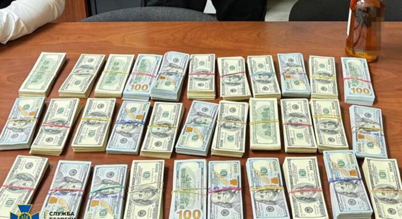 A légierő és az SZBU magas rangú tisztjeit vették őrizetbe repülőtereken elkövetett korrupció miatt