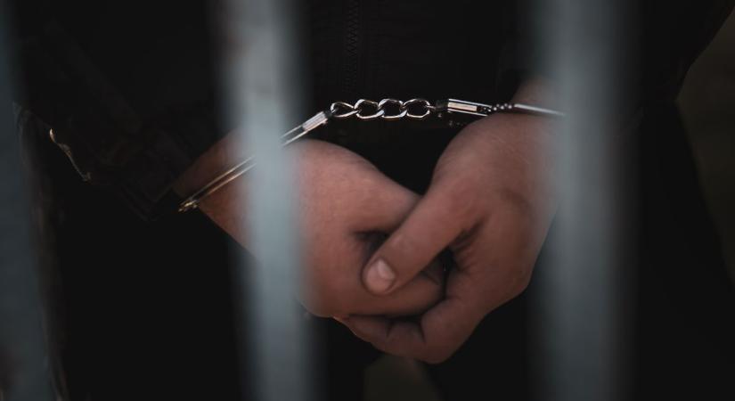 Fegyházat kér az ügyészség – Szexuálisan bántalmazta nevelt lányát egy férfi