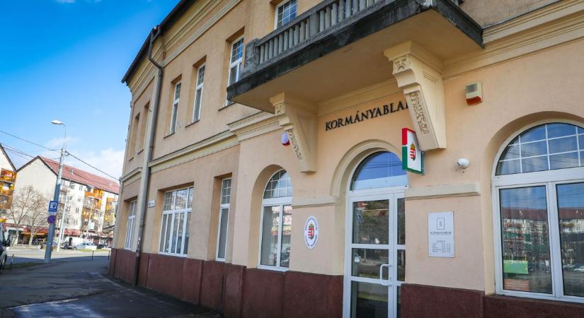 Közigazgatási központtá alakult az egykori posta az Újgyőri főtéren - fotókkal