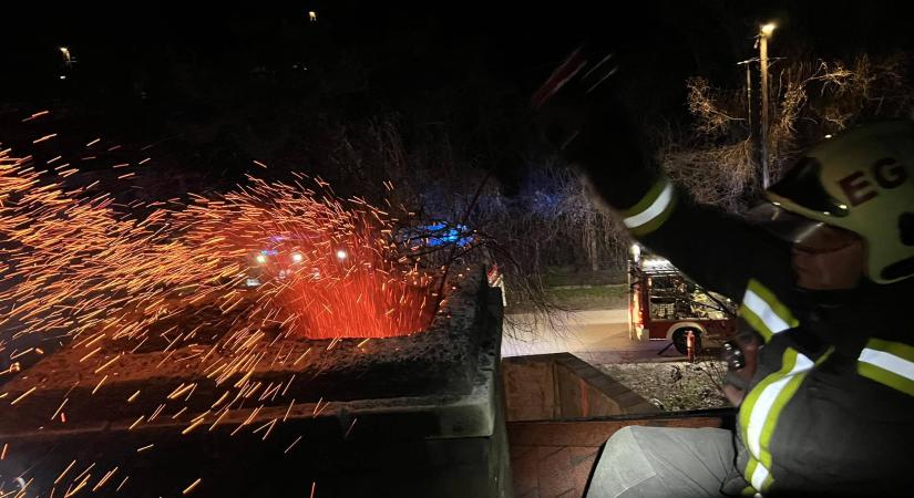 Kéménytűzhöz riasztották a tűzoltókat Annavölgyön