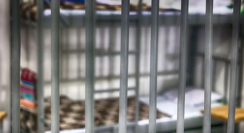 Nem akárkit húzott le százezrekkel egy csaló a győri börtönben