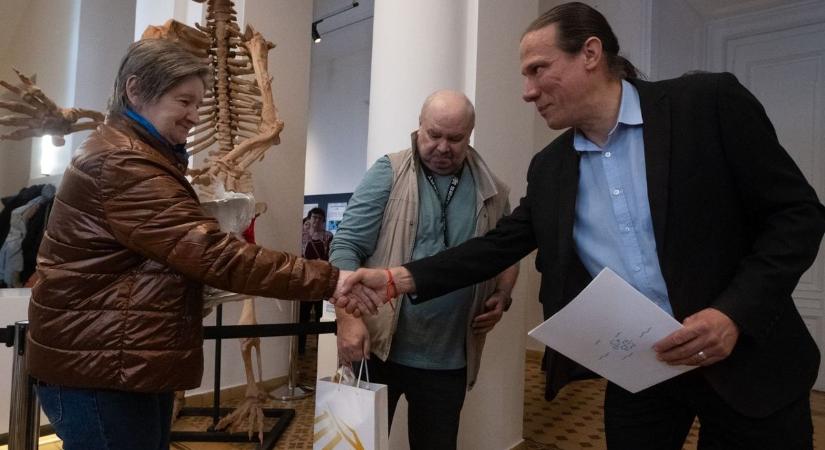 Szegeden: megvan a 100 ezredik látogató, messziről jött a rekorddöntő Sándor-család