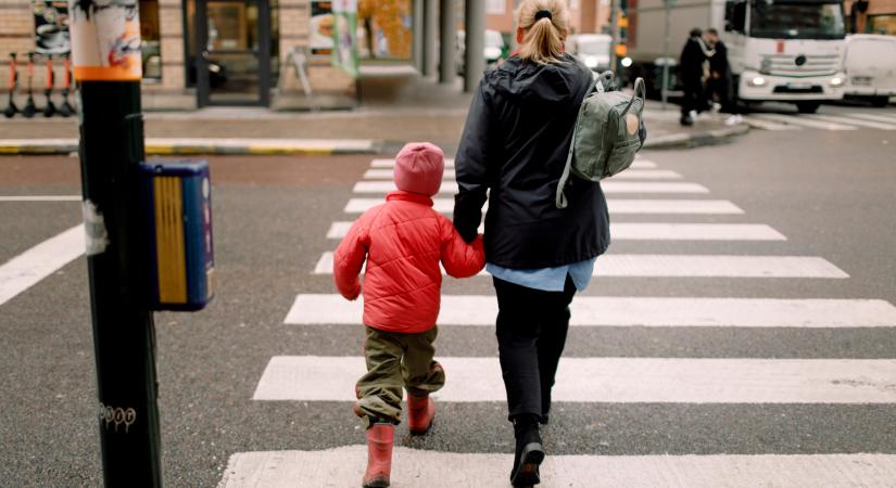 Nem minden járműnek kell megállni a zebránál, itt vannak a kivételek